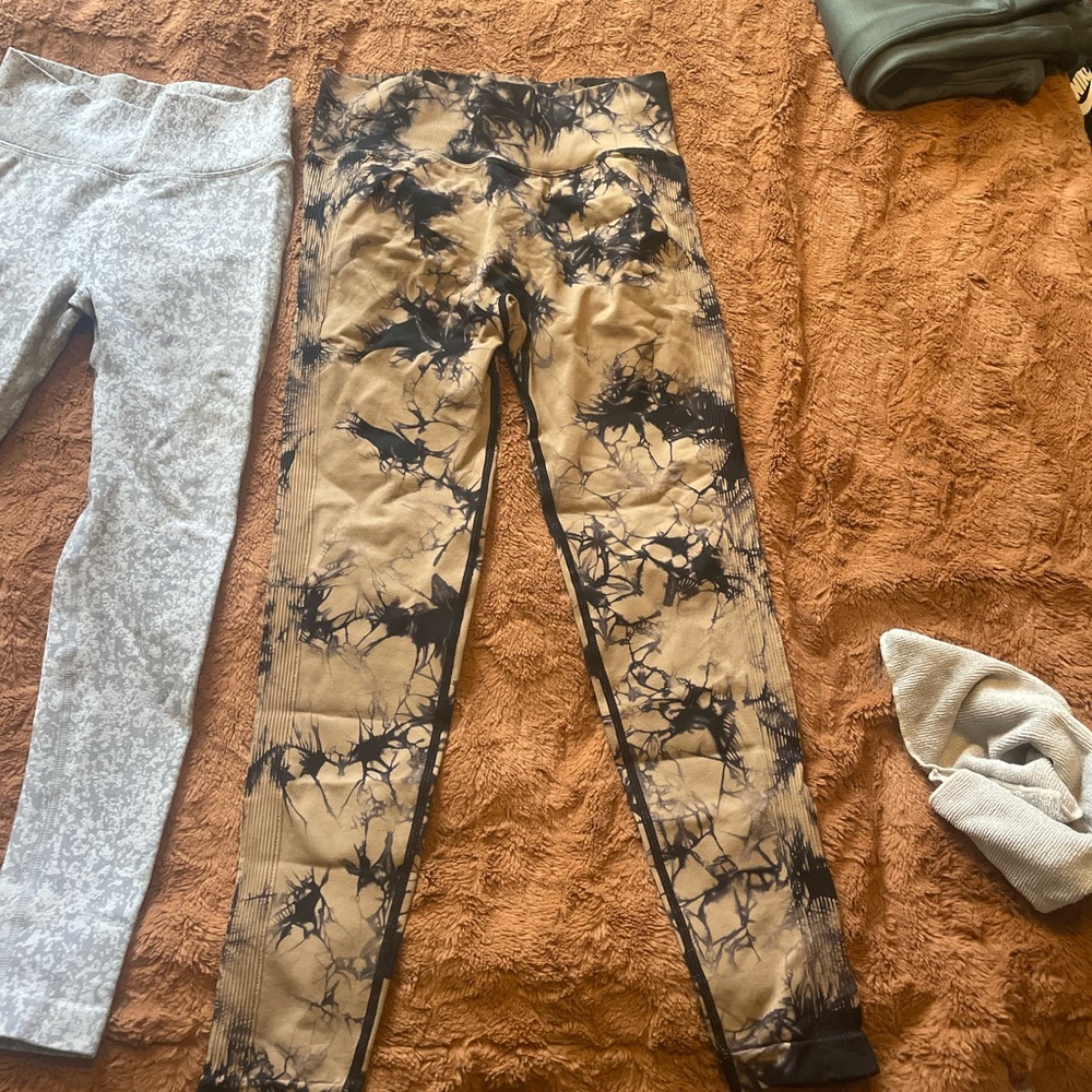 Black and Tan Patterned Leggings